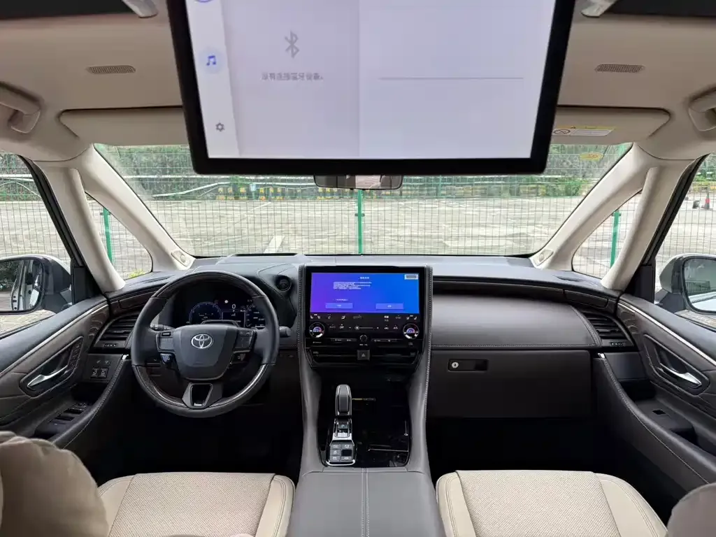 Toyota Alphard — фото 9