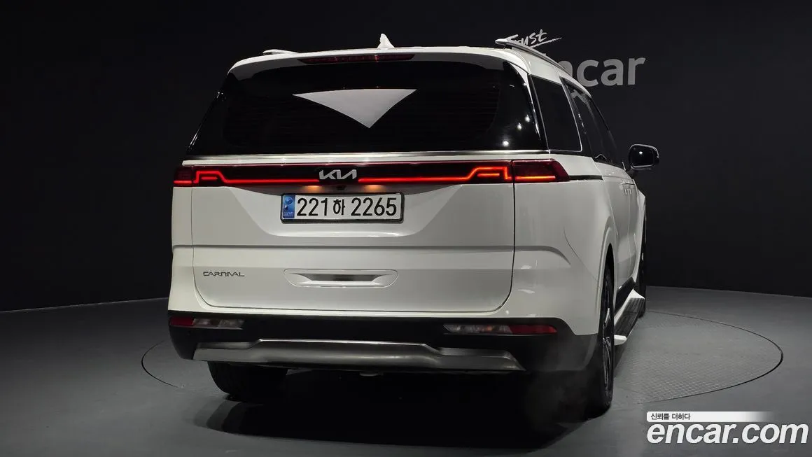 Kia Carnival — фото 4