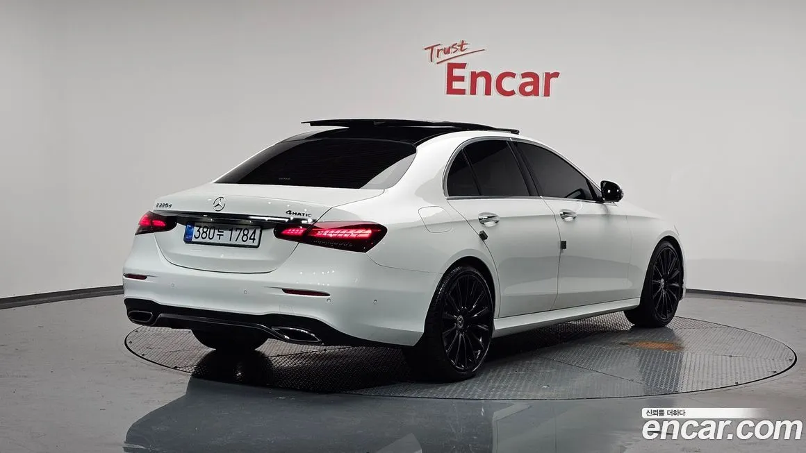 Mercedes-Benz E-Class — фото 2