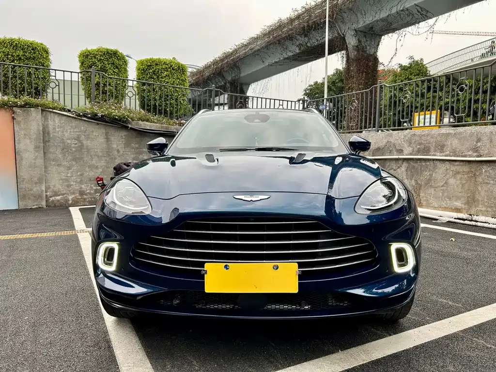 Aston Martin DBX — фото 2
