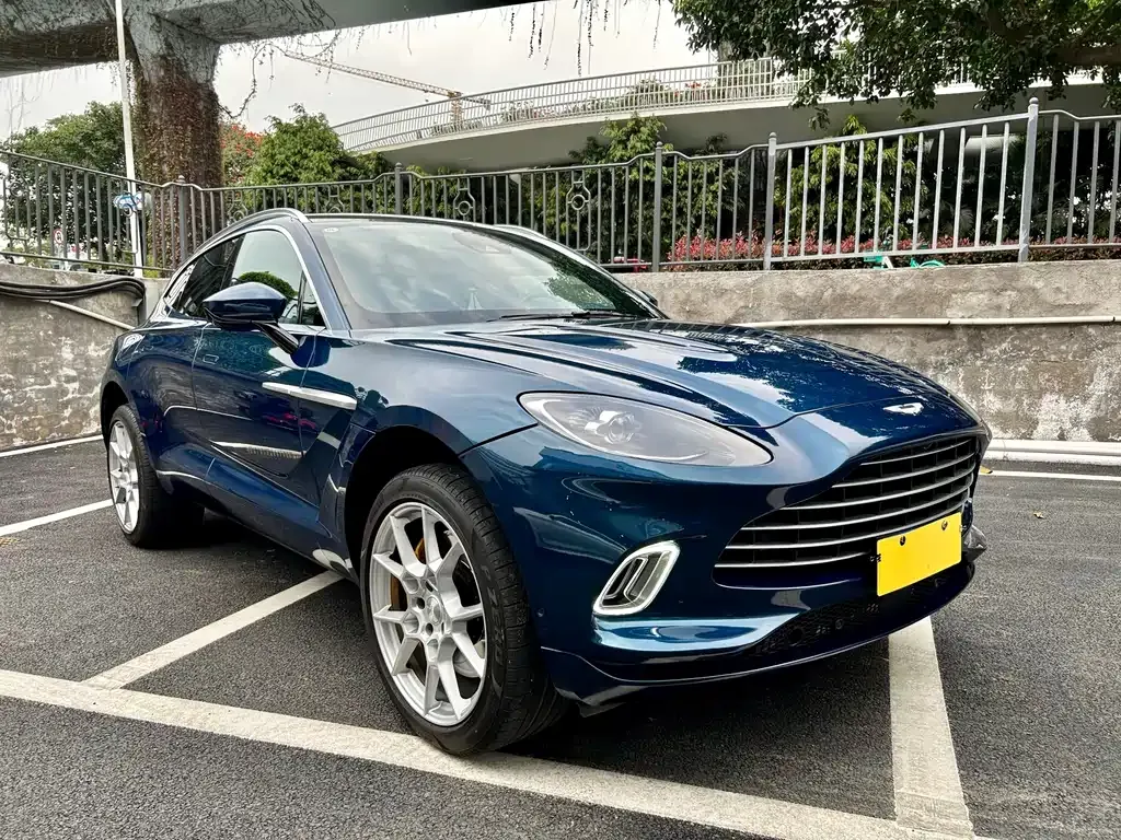 Aston Martin DBX — фото 3