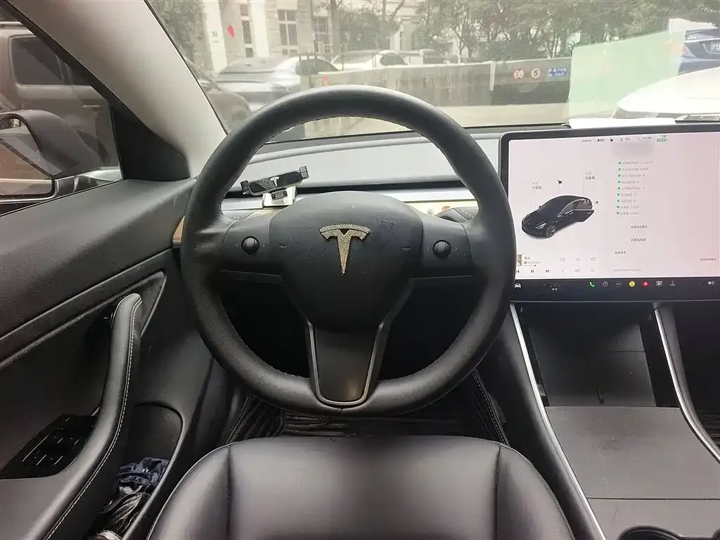 Tesla Model 3 — фото 3