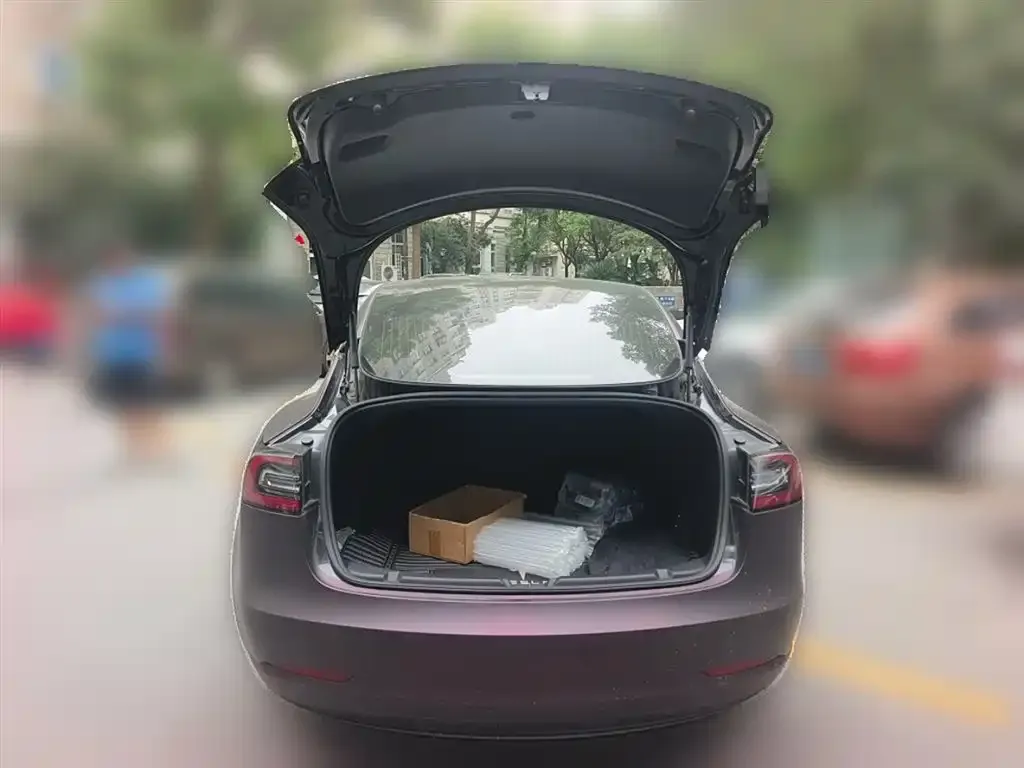 Tesla Model 3 — фото 9