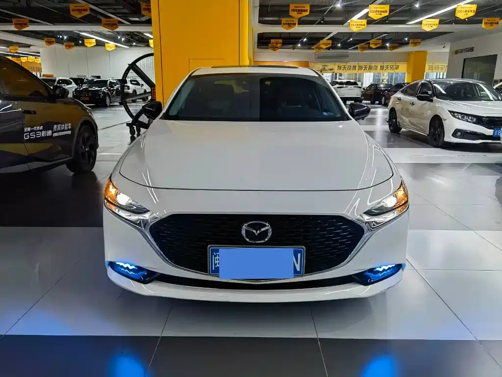 Mazda 3 Axela — фото 1