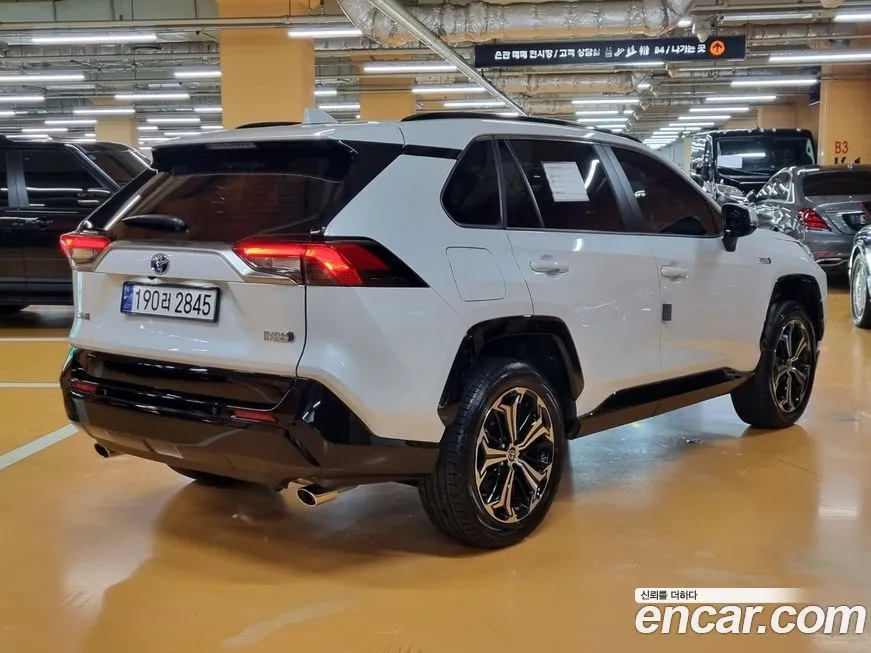 Toyota RAV4 — фото 4