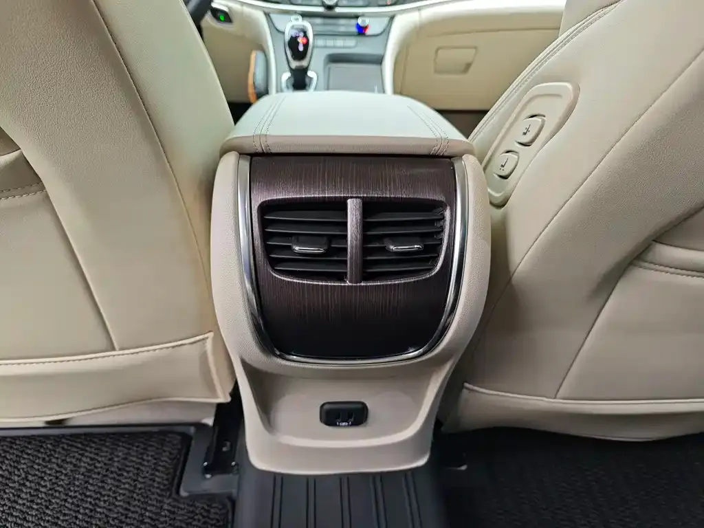 Buick LaCrosse — фото 8
