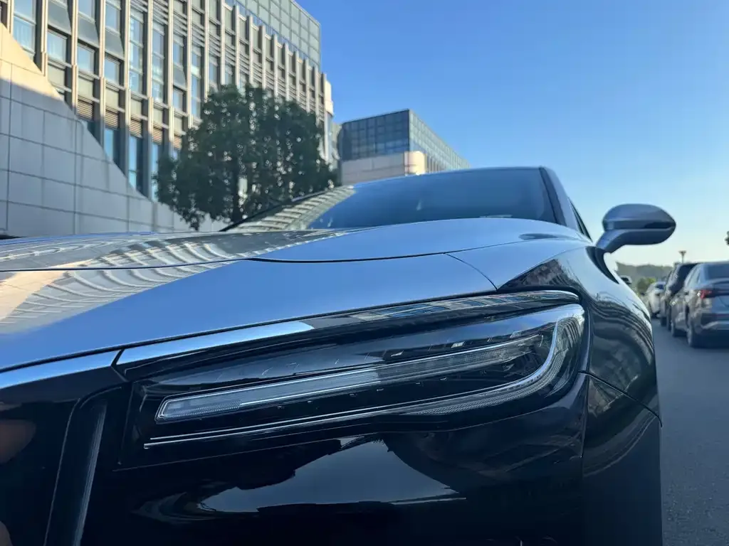 Hongqi H5 — фото 2