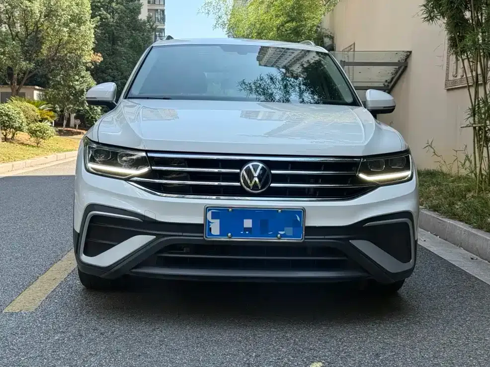 Volkswagen Tiguan L — фото 2