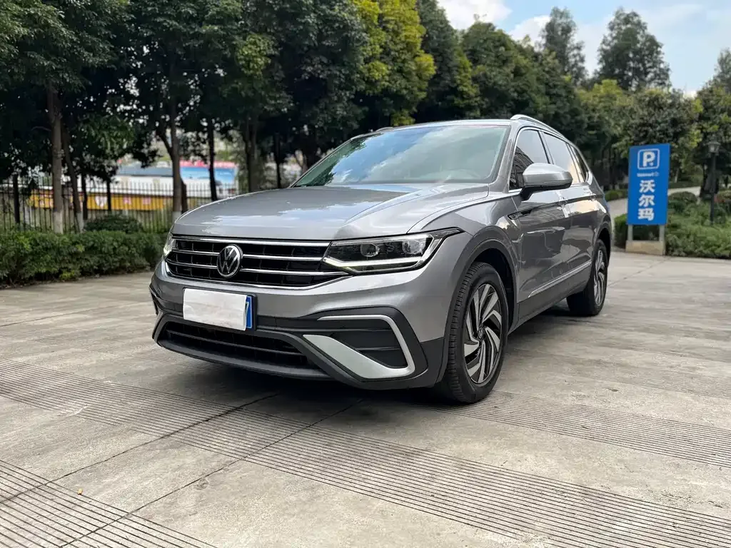 Volkswagen Tiguan L — фото 2