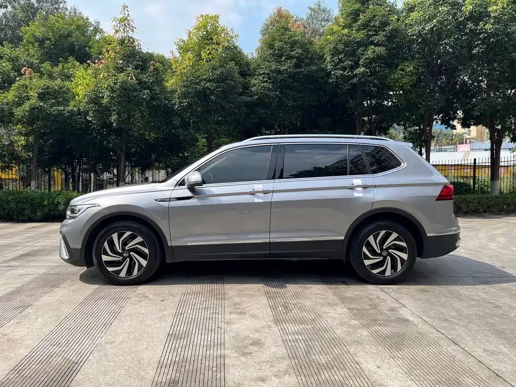Volkswagen Tiguan L — фото 3