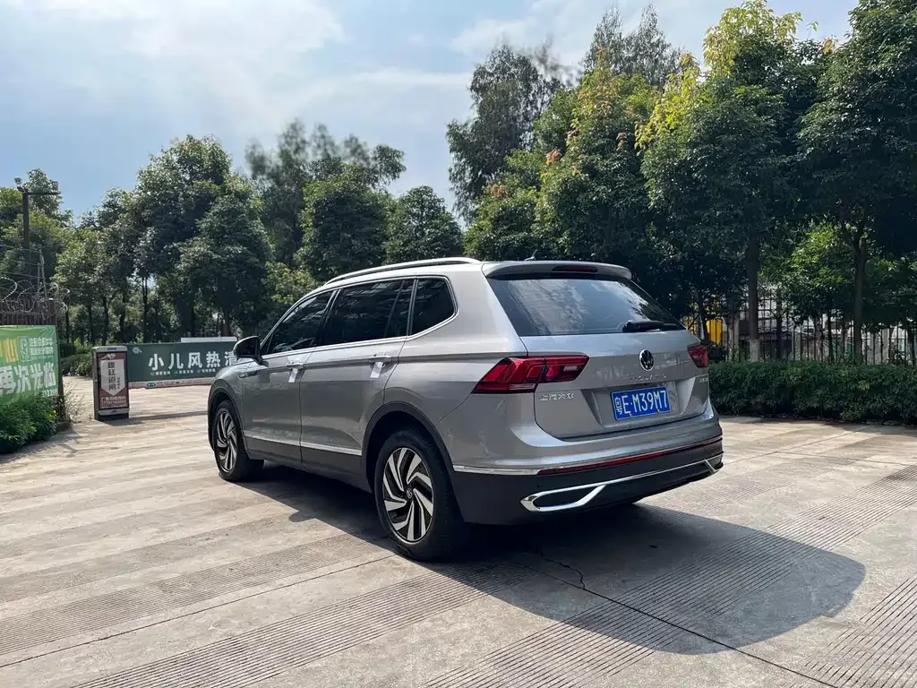 Volkswagen Tiguan L — фото 4