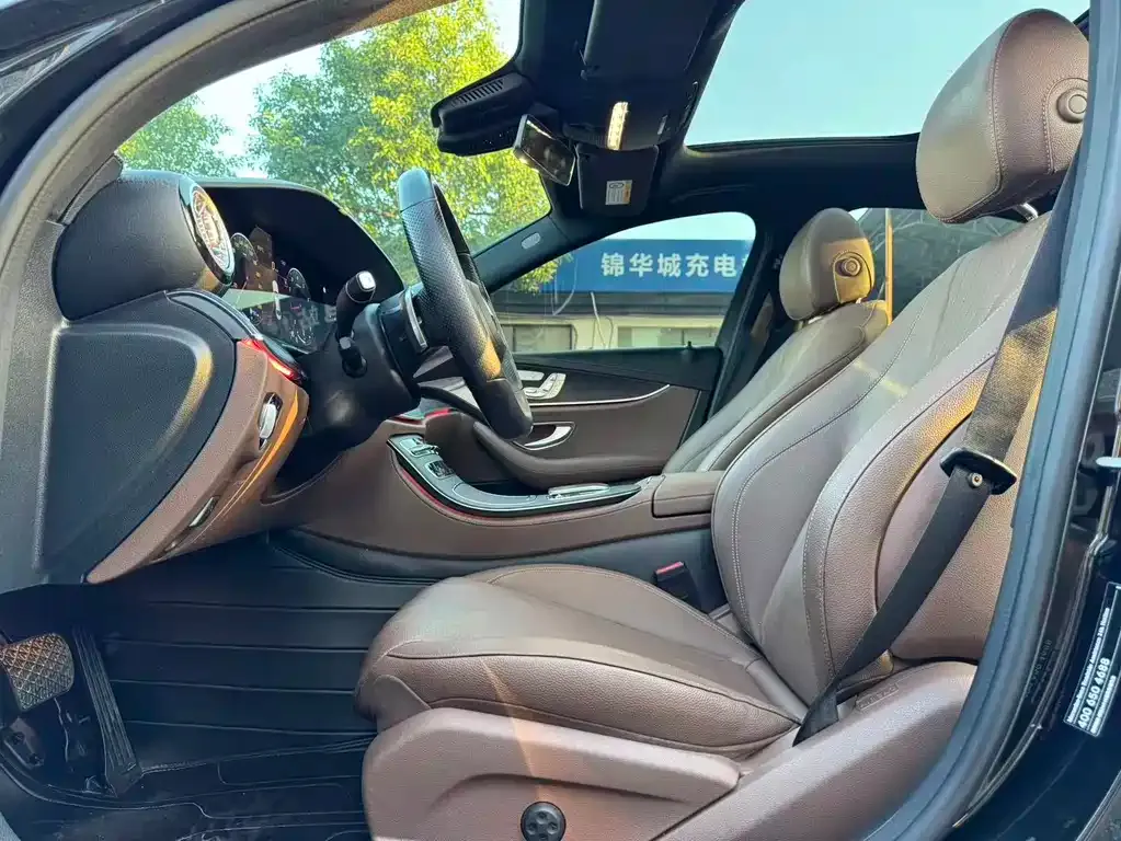 Mercedes-Benz E-Class — фото 10