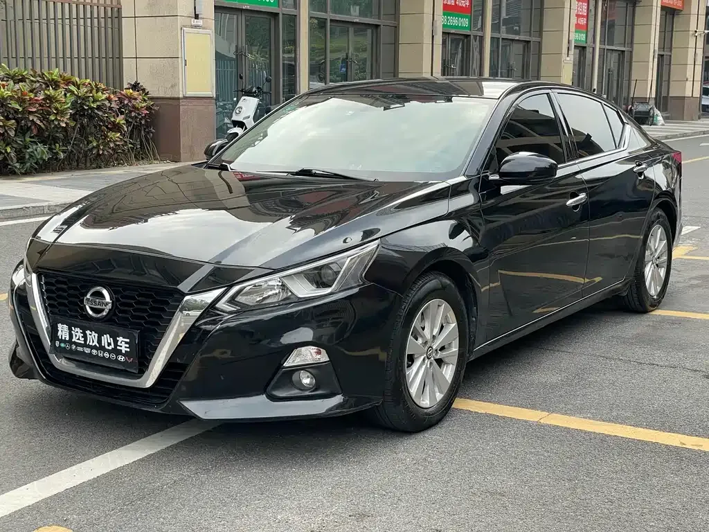 Nissan Teana — фото 1