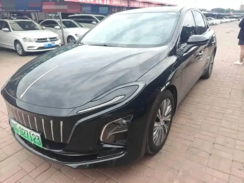 Hongqi E-QM5 — фото 1