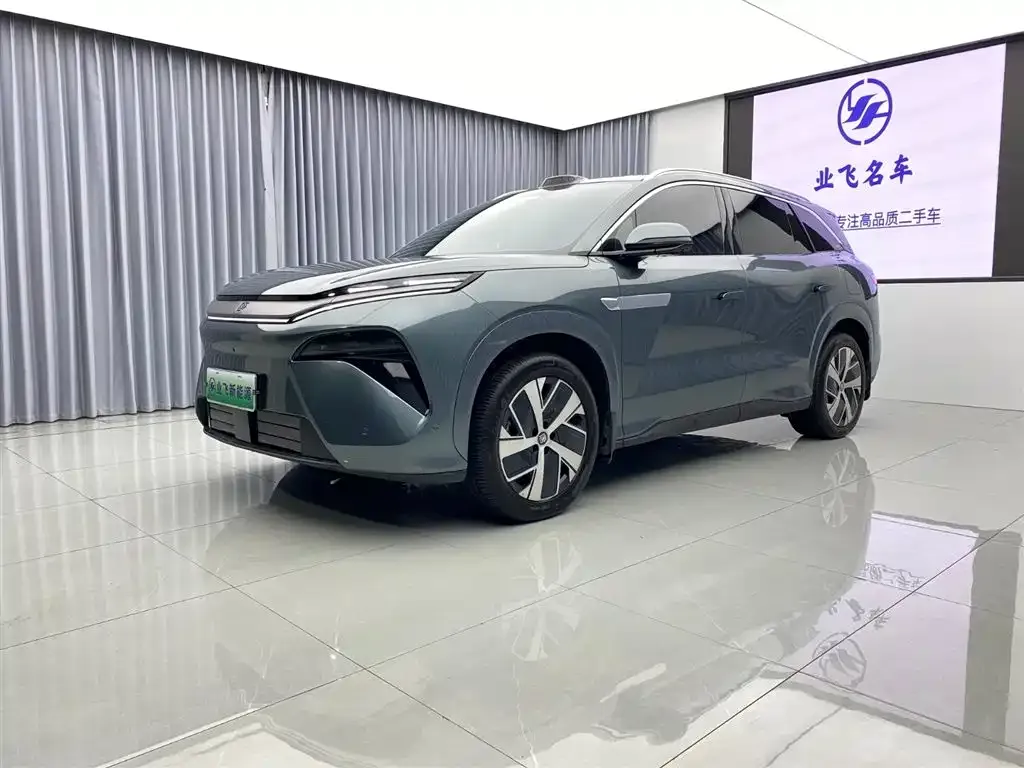 BYD Tang L — фото 1