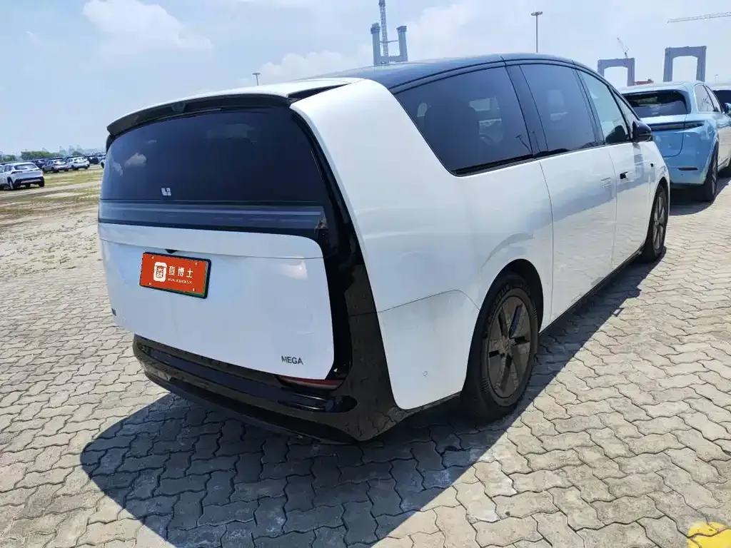 Li Auto MEGA — фото 2