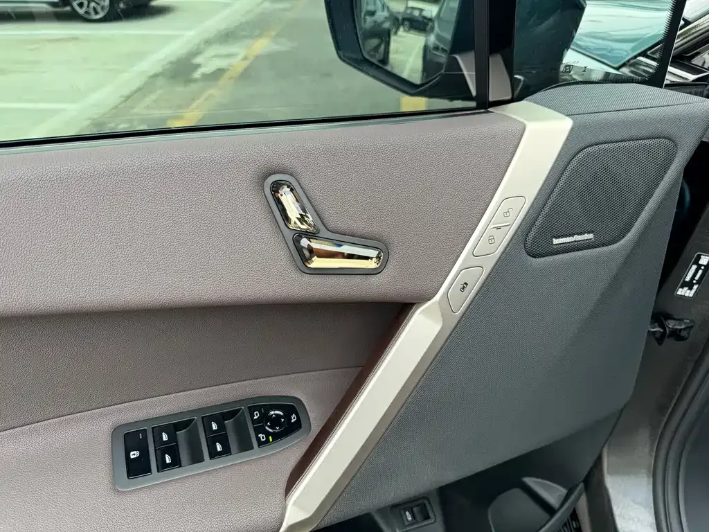BMW iX — фото 10