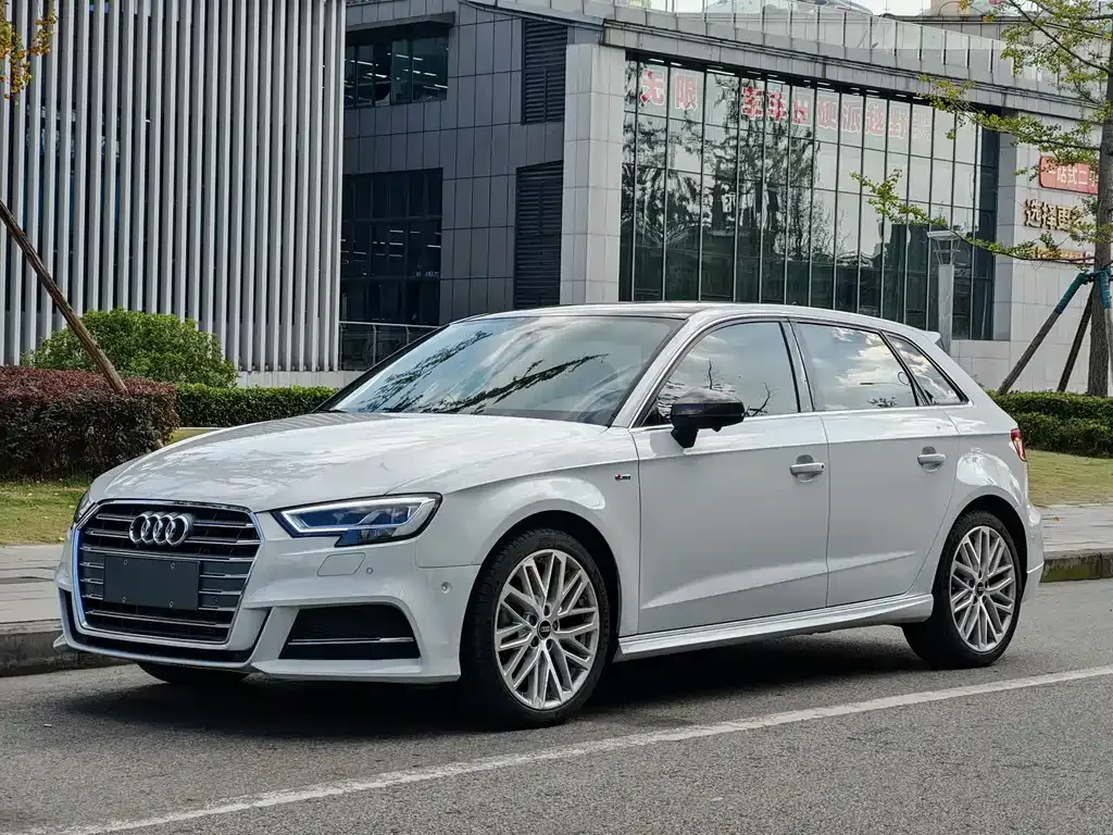 Audi A3 — фото 1