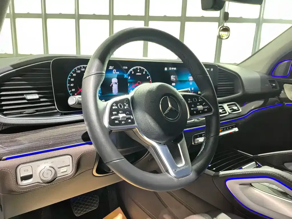 Mercedes-Benz GLS — фото 10