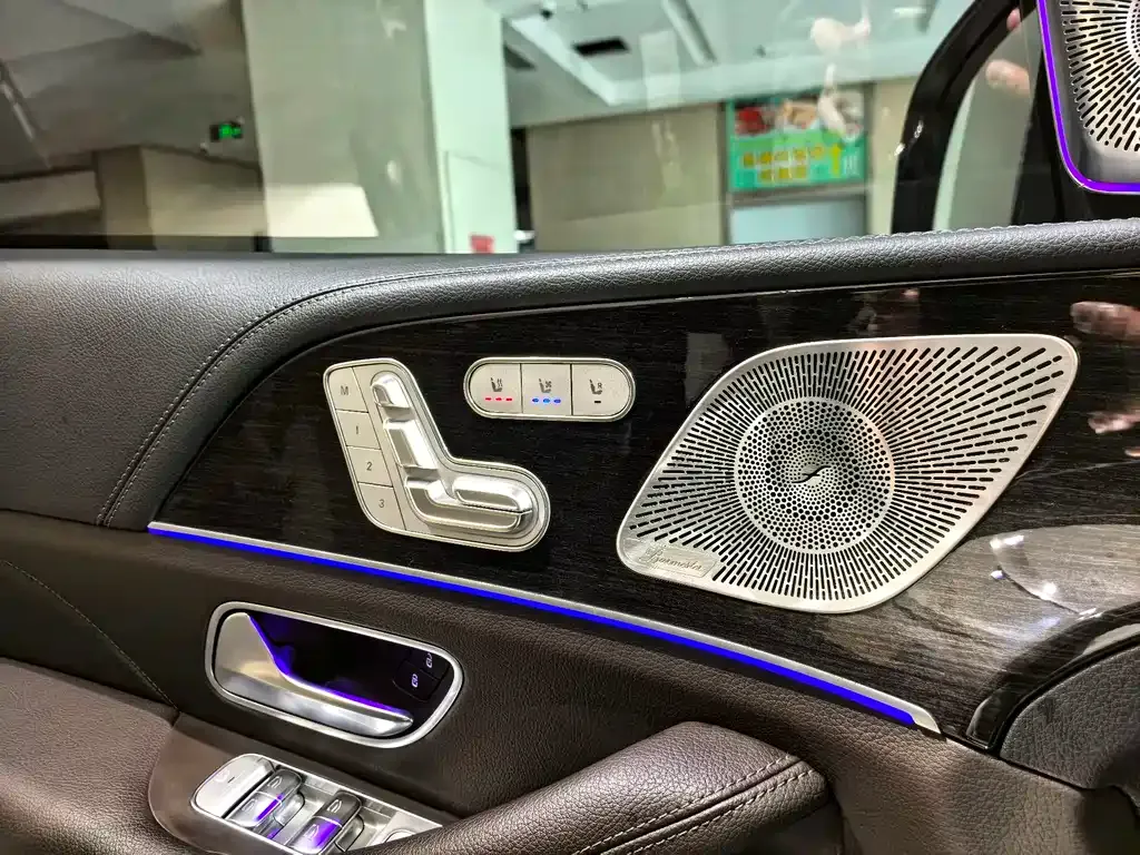 Mercedes-Benz GLS — фото 8
