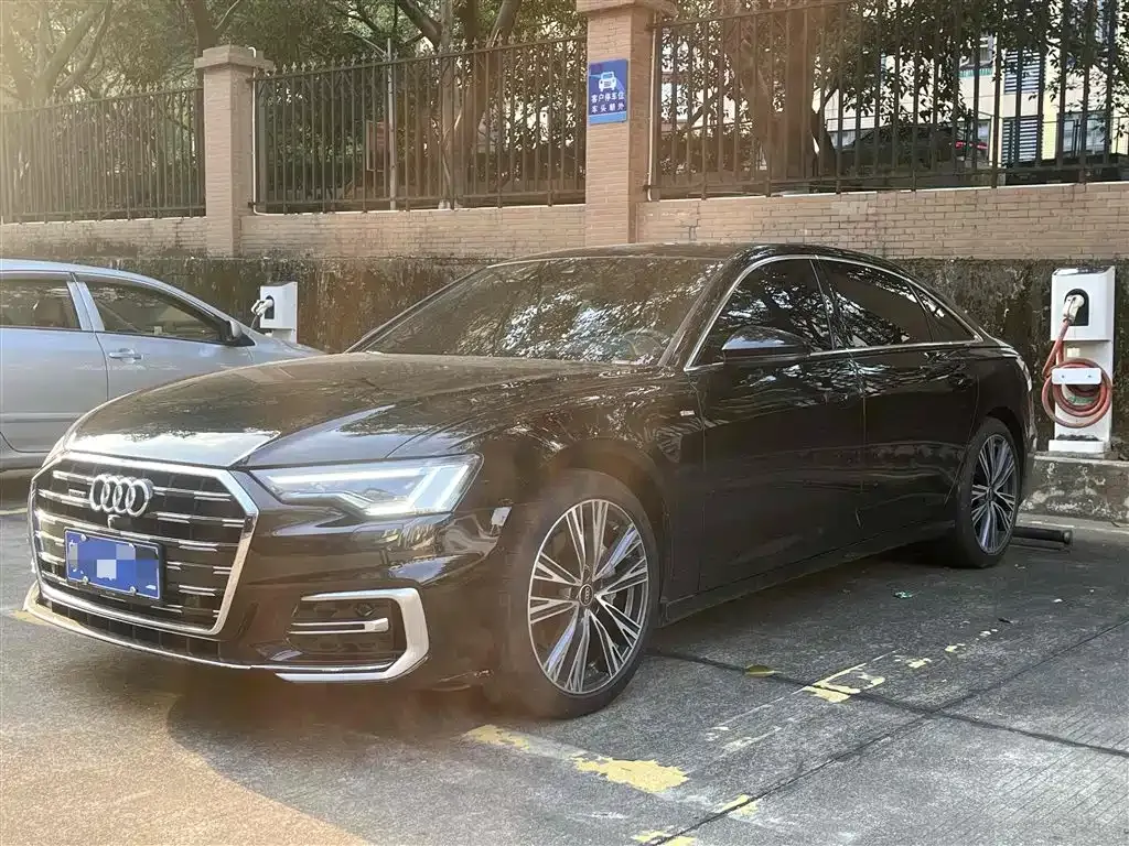 Audi A6L — фото 1