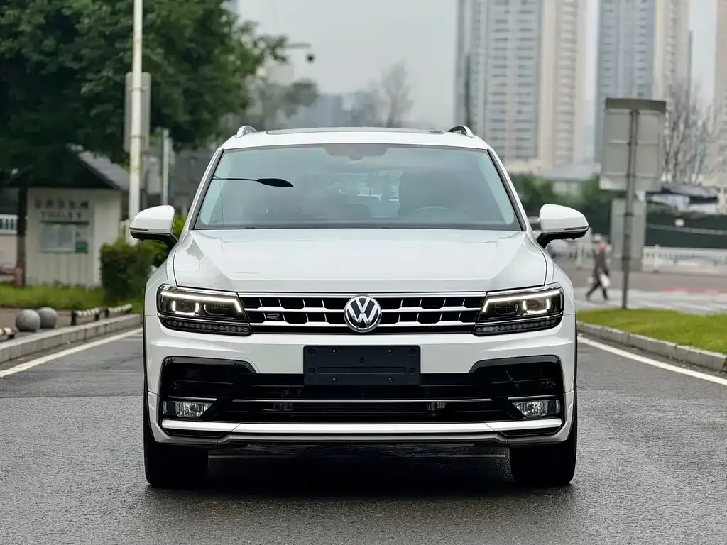 Volkswagen Tiguan L — фото 2
