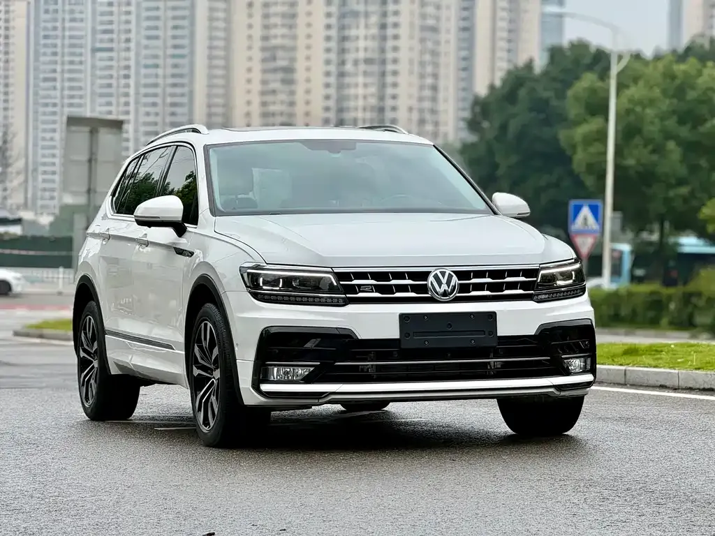 Volkswagen Tiguan L — фото 3