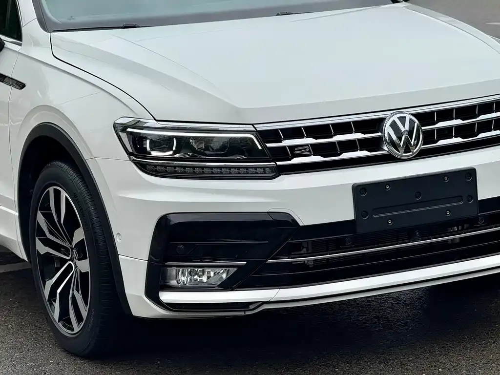 Volkswagen Tiguan L — фото 4