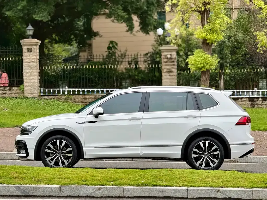 Volkswagen Tiguan L — фото 5