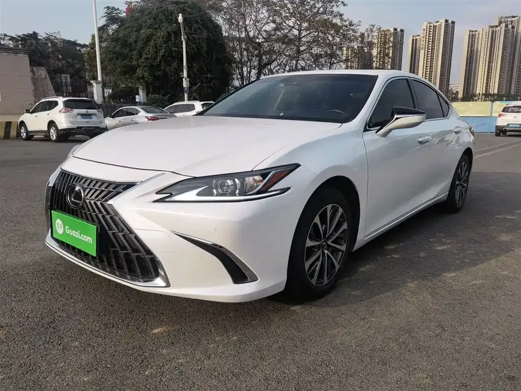 Lexus ES — фото 1