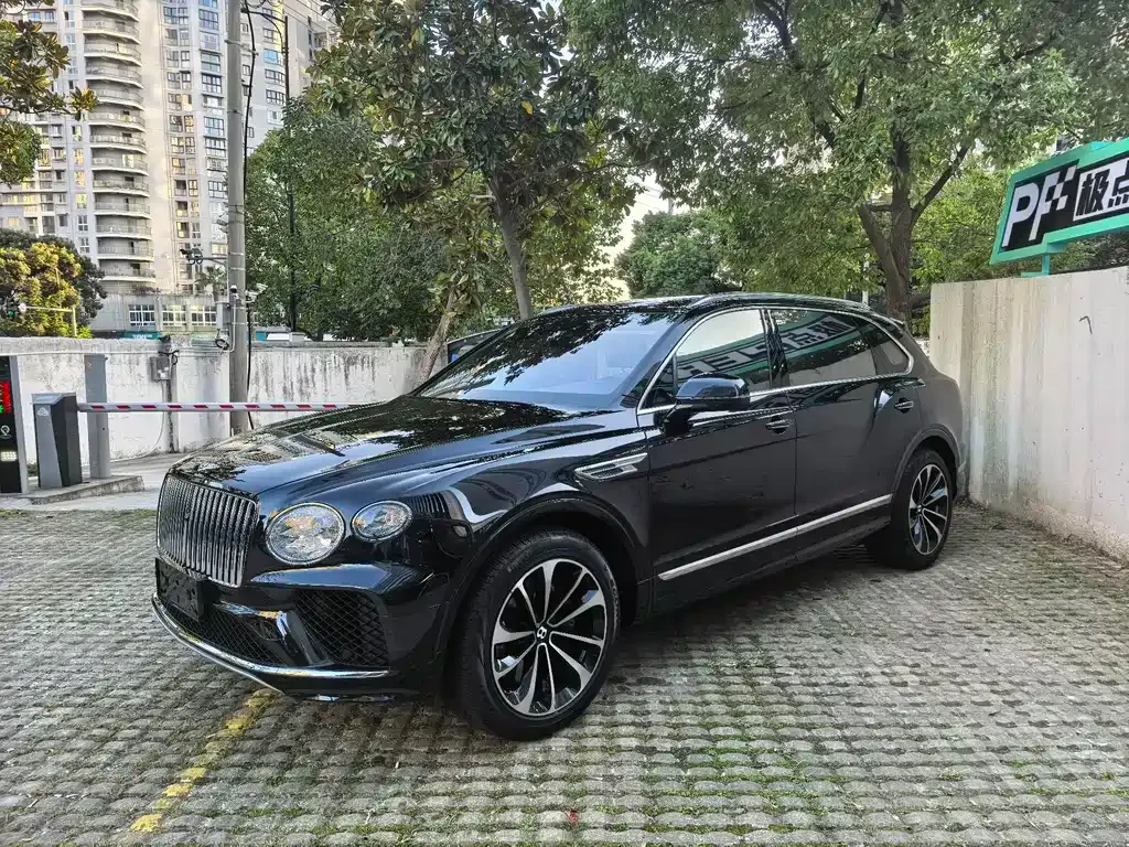 Bentley Bentayga — фото 1
