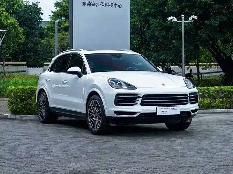 Porsche Cayenne — фото 1
