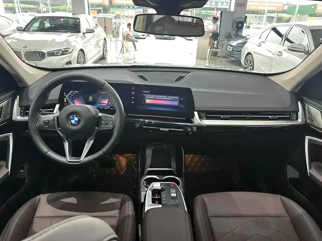 BMW X1 — фото 9