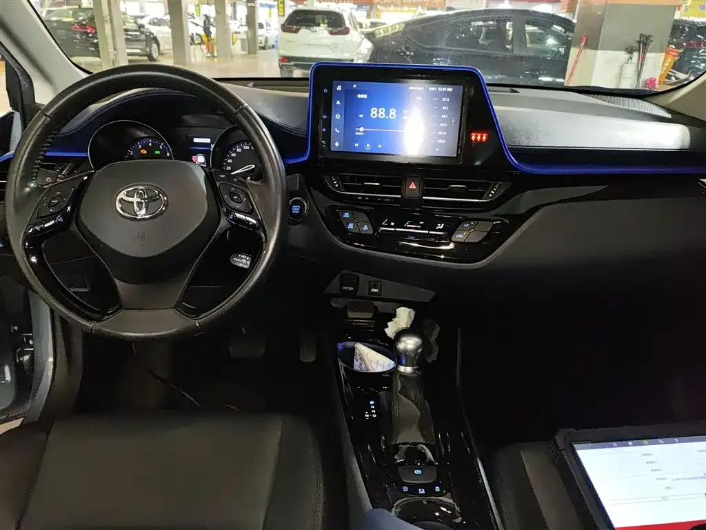 Toyota C-HR — фото 10