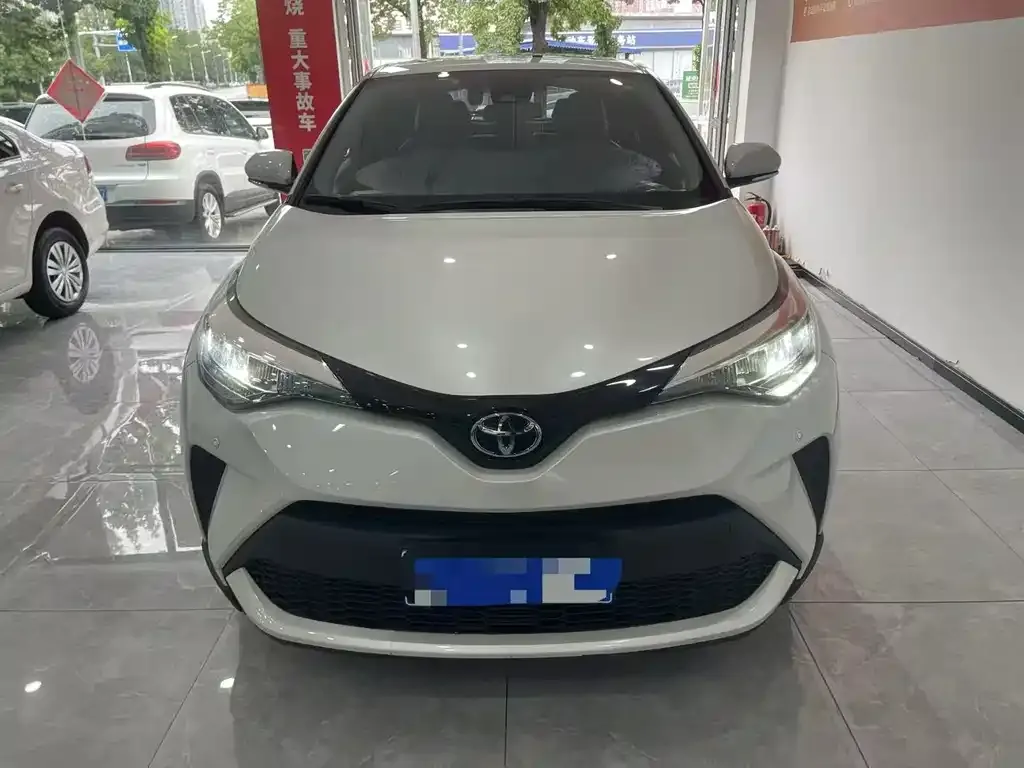 Toyota C-HR — фото 1