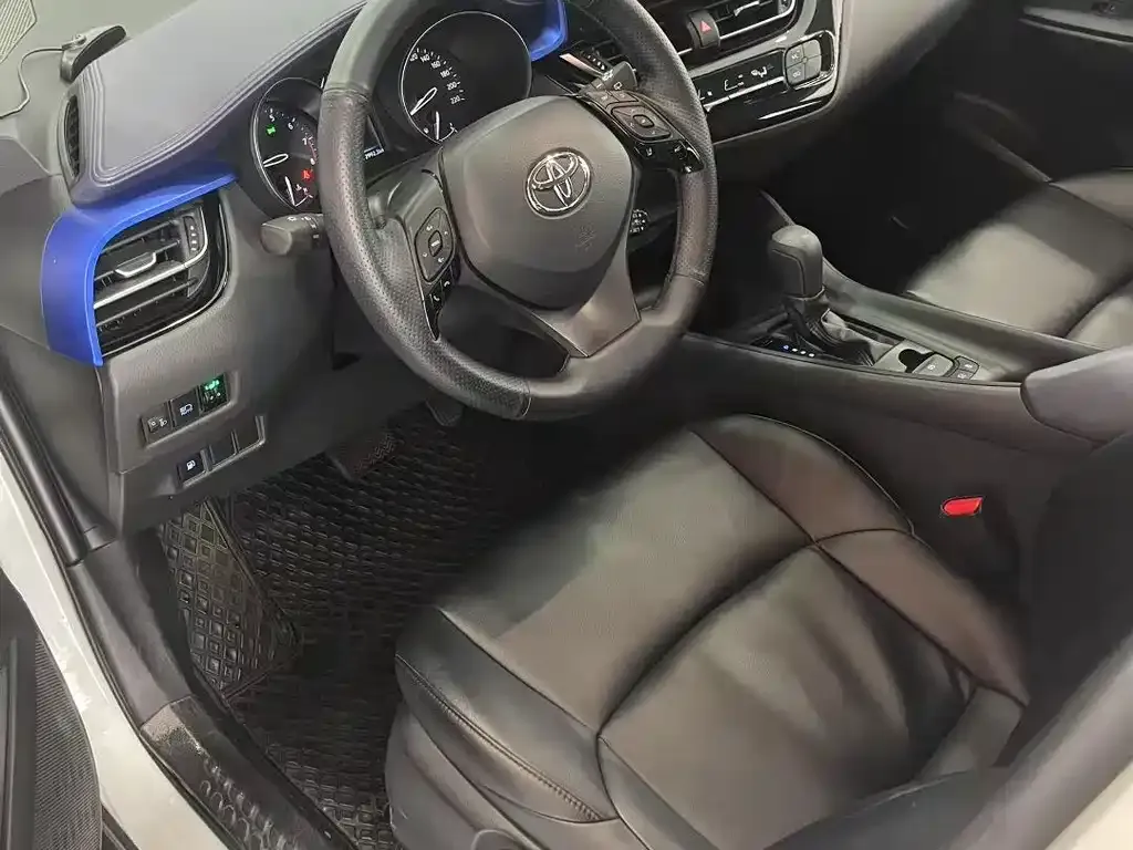 Toyota C-HR — фото 4