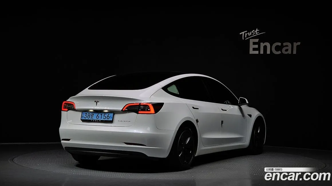 Tesla Model 3 — фото 2
