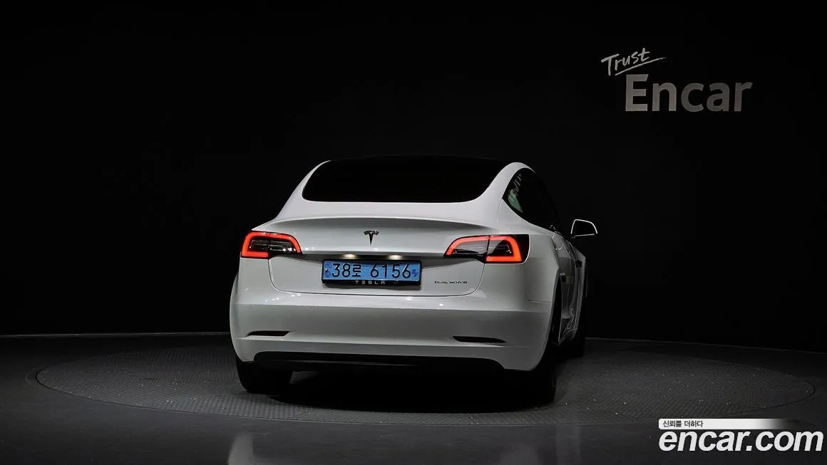 Tesla Model 3 — фото 4