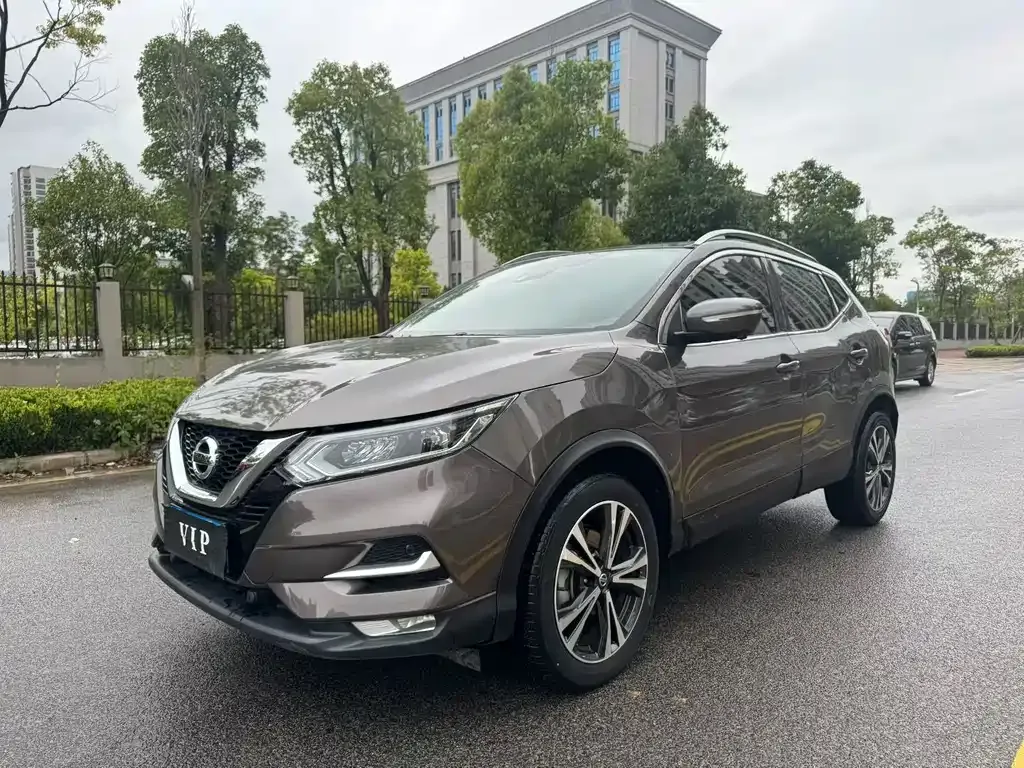Nissan Qashqai — фото 1