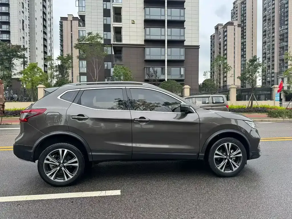 Nissan Qashqai — фото 4