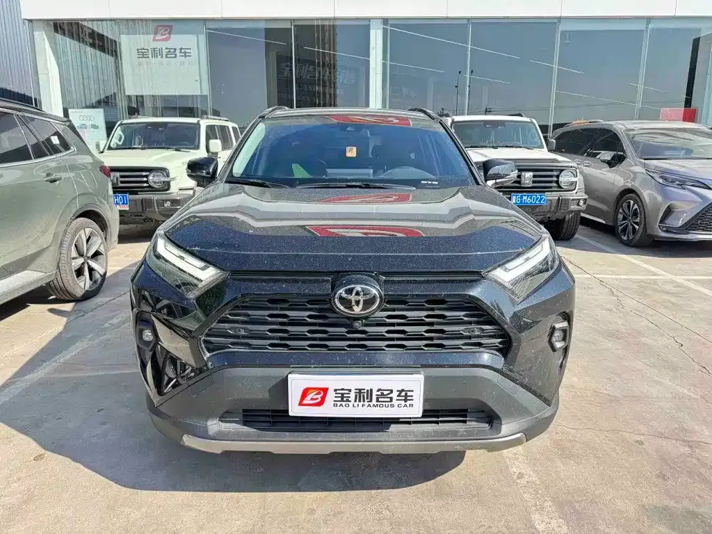 Toyota RAV4 — фото 1
