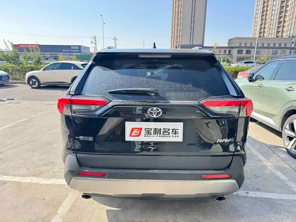 Toyota RAV4 — фото 2