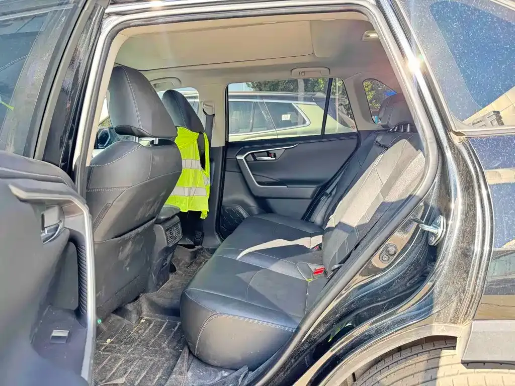 Toyota RAV4 — фото 3