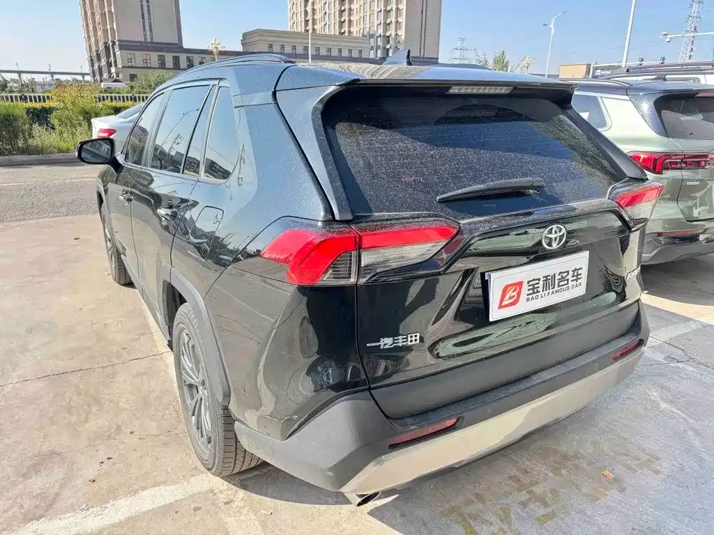 Toyota RAV4 — фото 4