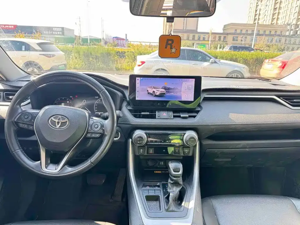 Toyota RAV4 — фото 6