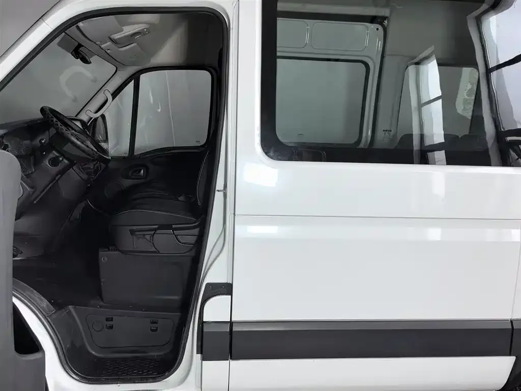IVECO Ousheng — фото 10