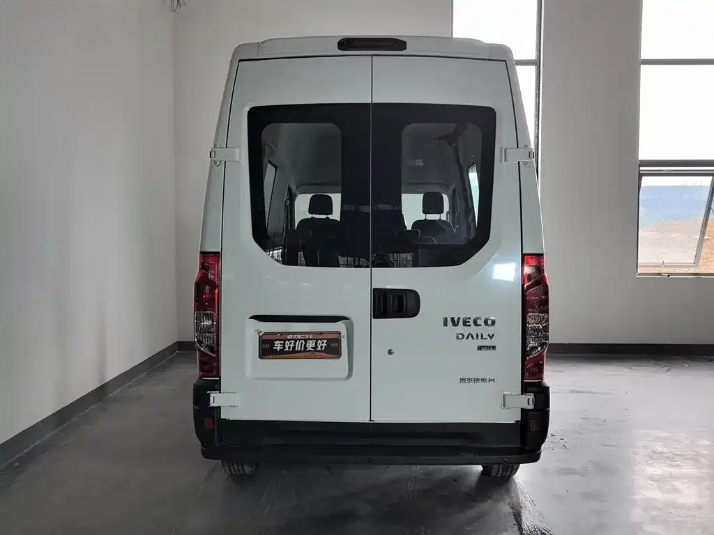 IVECO Ousheng — фото 4