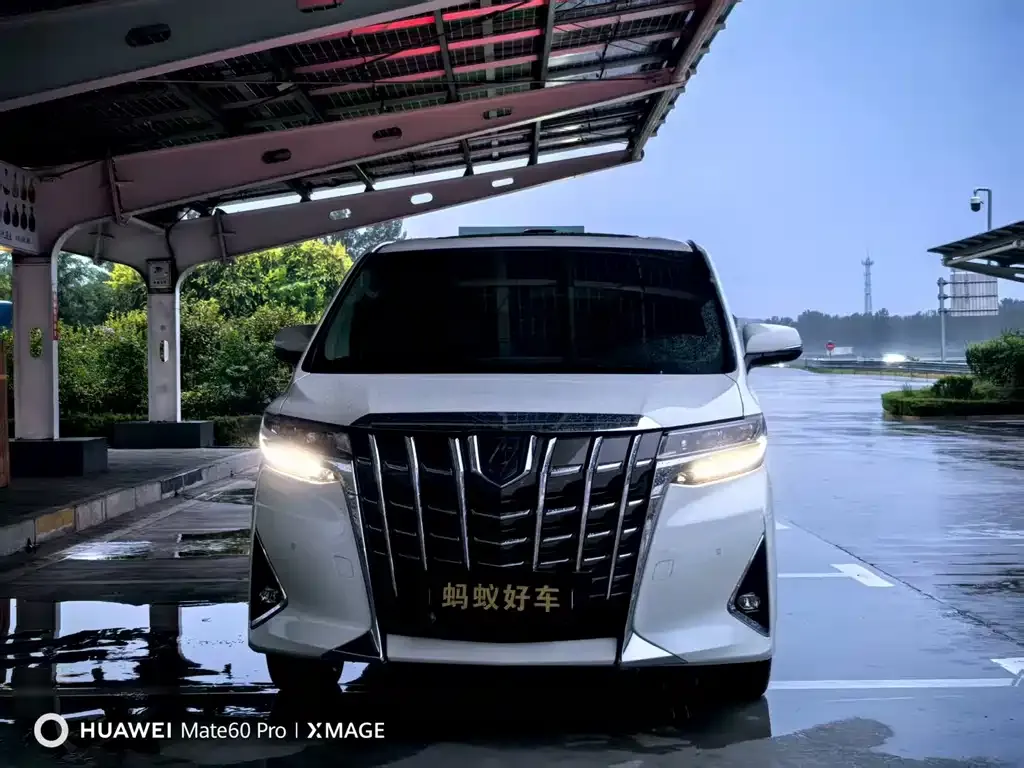 Toyota Alphard — фото 3