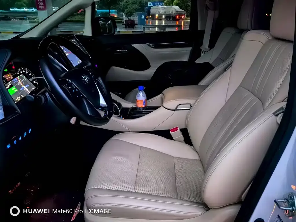 Toyota Alphard — фото 5