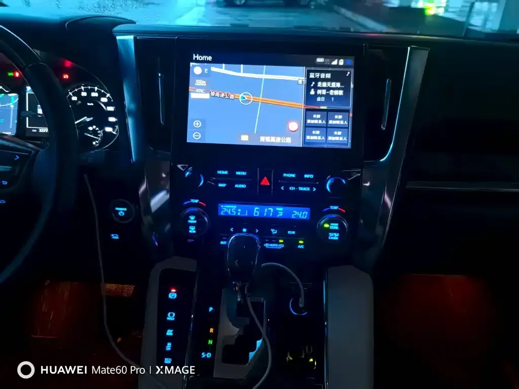 Toyota Alphard — фото 8